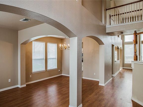 4th image of 7939 Glenway Dr