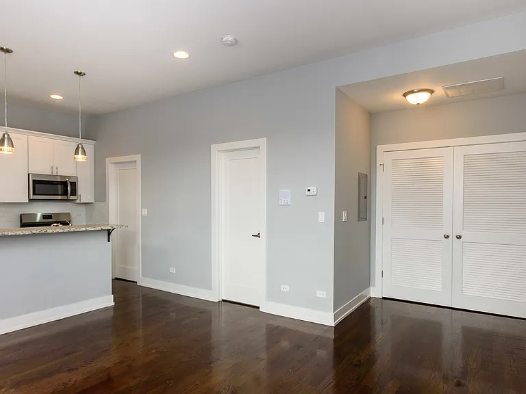 2163 N Bell Ave #2R — Photo 3