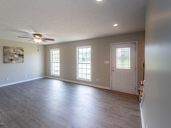 4th image of 722 Helmwood Cir