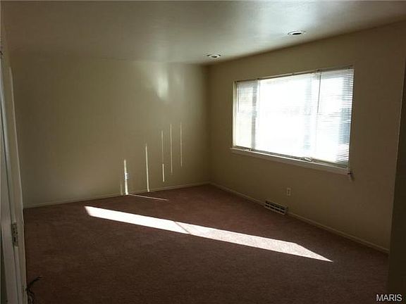3rd image of 8007 Wayland Ct