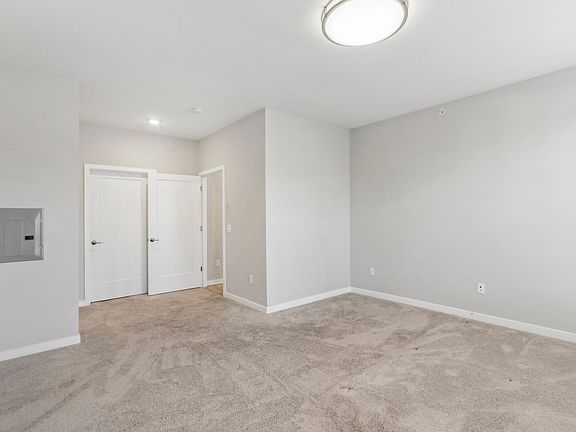 5th image of 100 Blenheim Erial Rd #1B-1Ba-1012Sqft