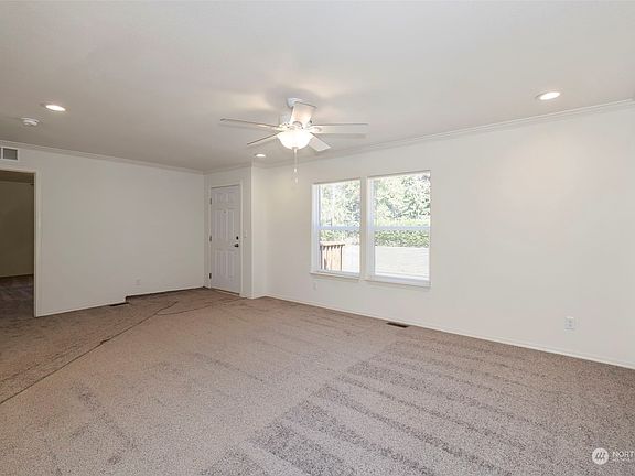 5th image of 241 E Park Loop