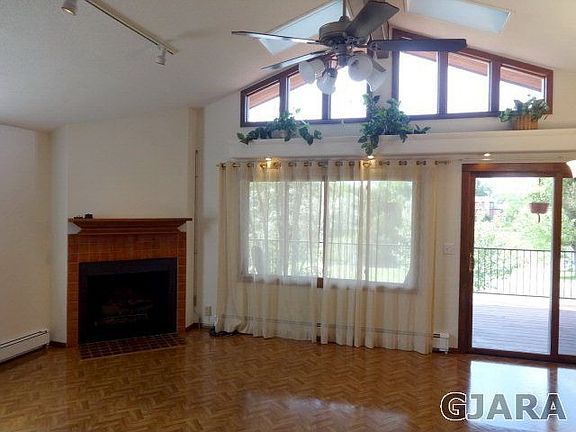 3rd image of 1025 Lakeside Dr