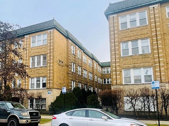 2nd image of 4045-4055 W School St #4055-3N