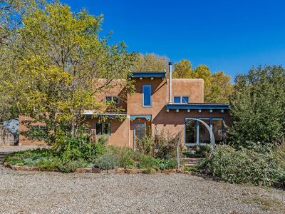 10 Avenida Hermosa, Santa Fe, NM, 87507