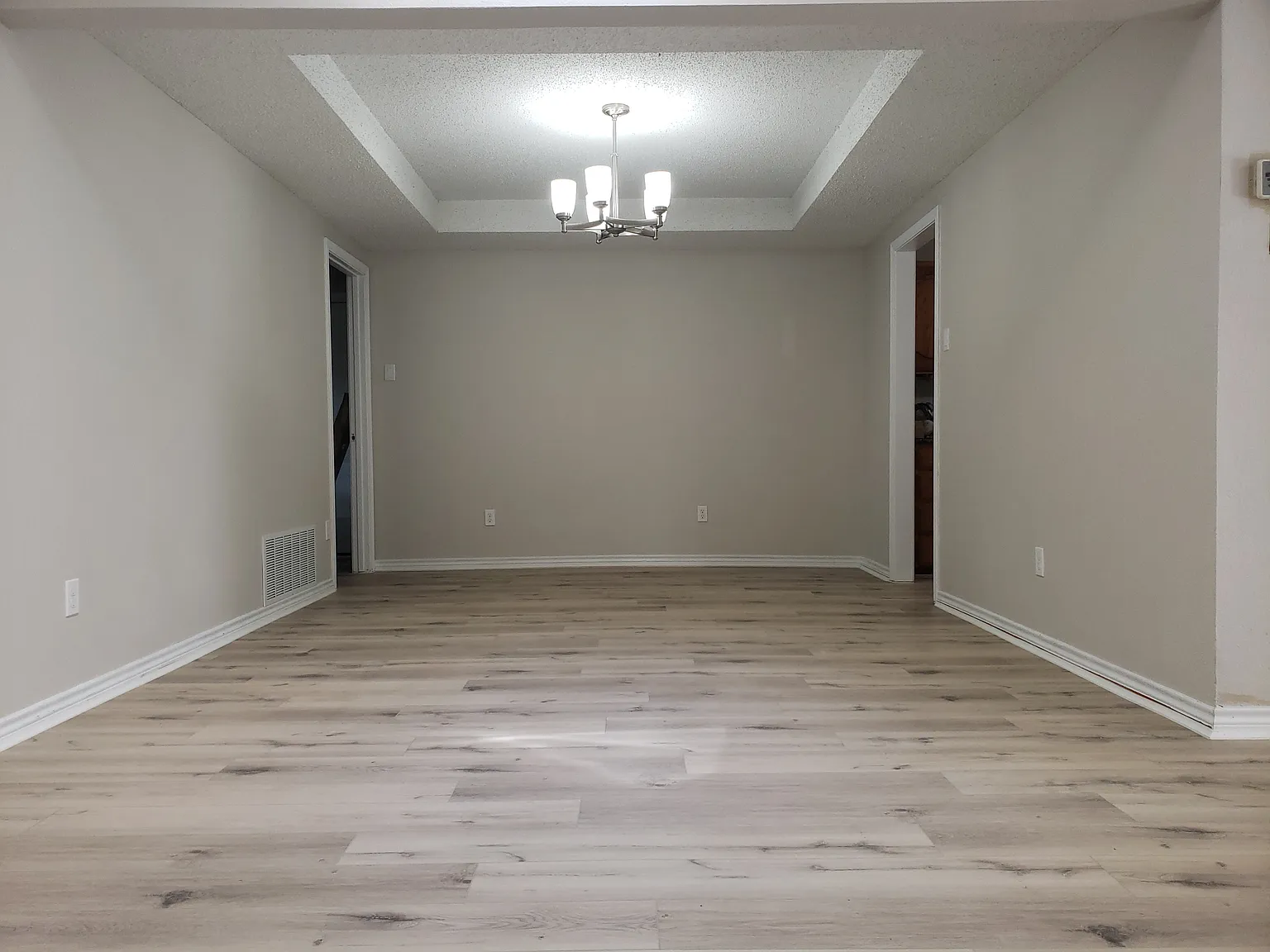 2697 Poplar Dr — Photo 1