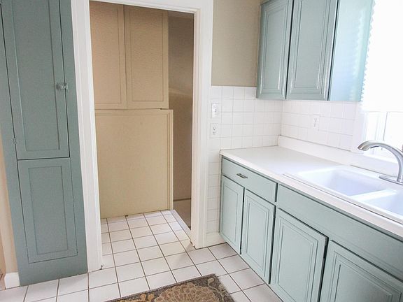3rd image of 1851 E Claybourne Ave