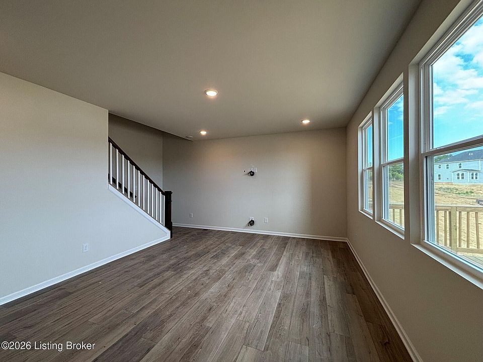 2nd image of 16933 Aiken Ridge Cir