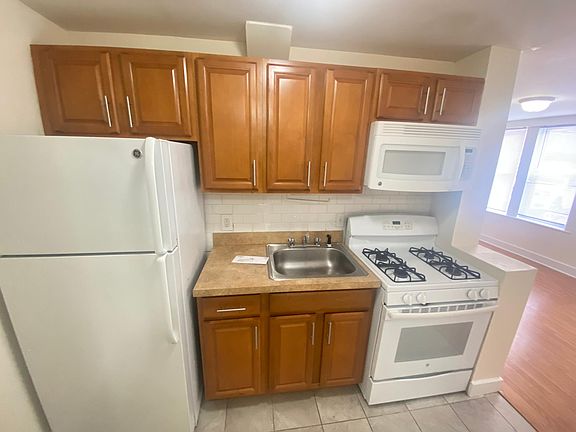2nd image of 118 Washington St #23