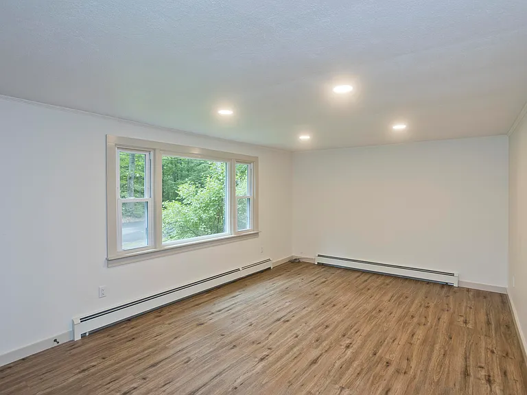 294 Buckland Rd — Photo 10