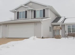 1407 Stoneridge Dr, Watertown, WI 53098