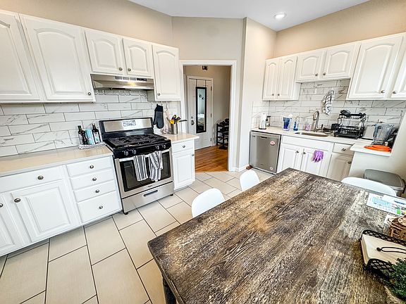 2nd image of 107 Columbia St APT 3
