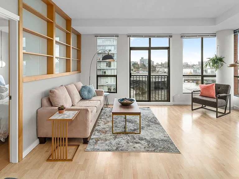 Swift St — Photo 2