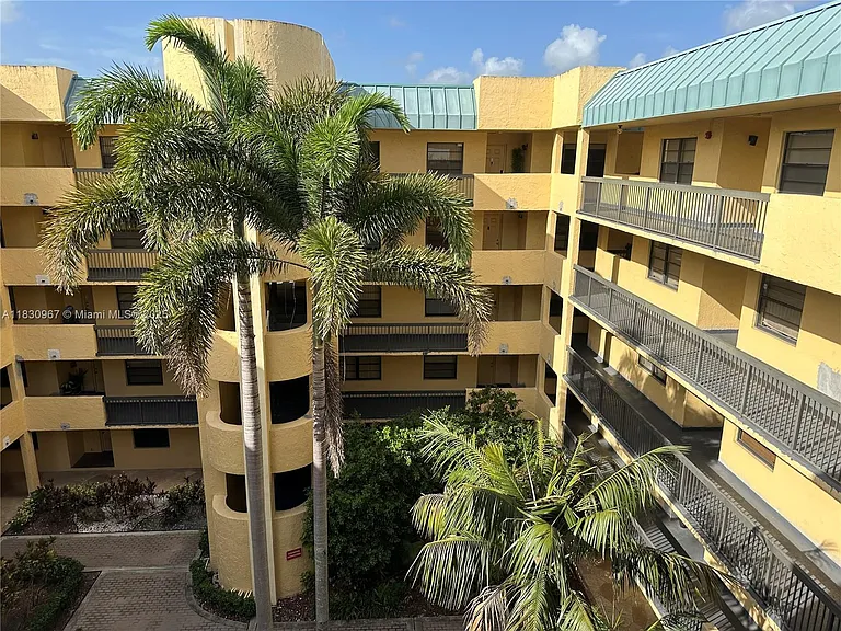 6575 W Oakland Park Blvd #214 — Photo 9