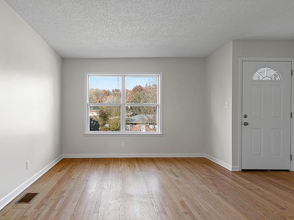 4th image of 4220 Tacoma Ave #B