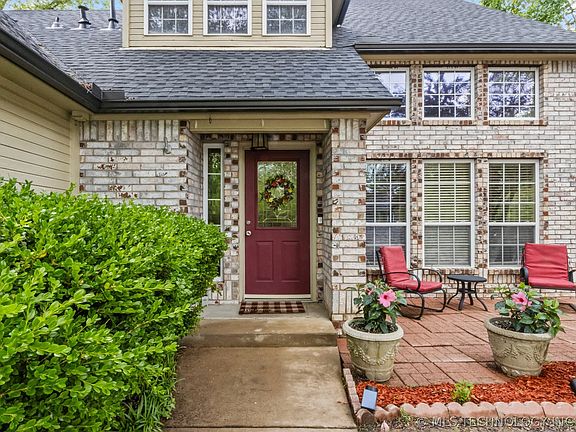 2nd image of 209 Castle Creek Dr