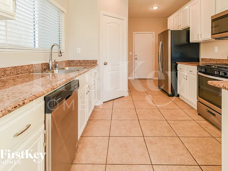 215 Del Cira Ave — Photo 4