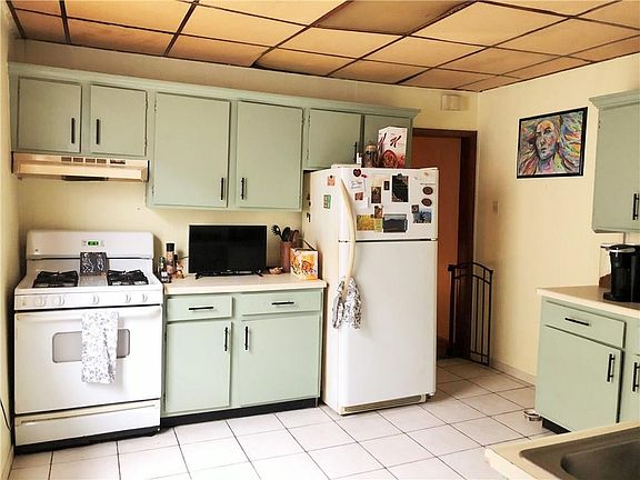 5th image of 381-83 Aris Ave
