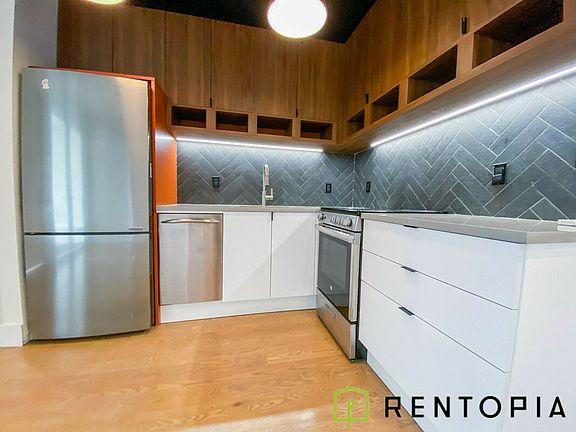 3rd image of 824 Lexington Ave #409