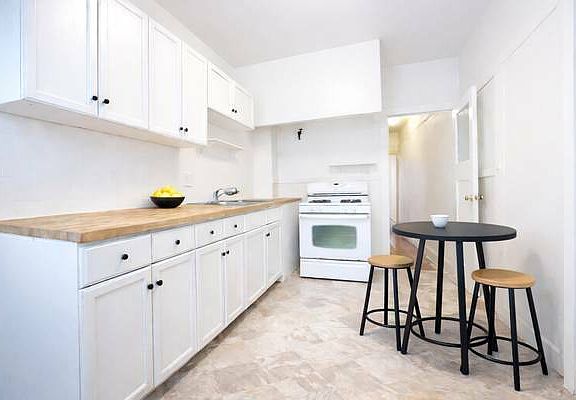 3rd image of 525 Grove St APT 2