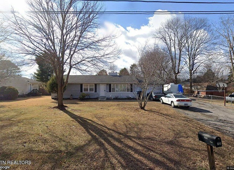 1st image of 904 W Parkway Ave