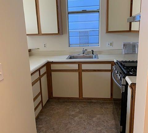 2nd image of 1527 Golden Gate Ave #B