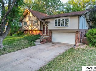 610 Sycamore Dr, Lincoln, NE 68510