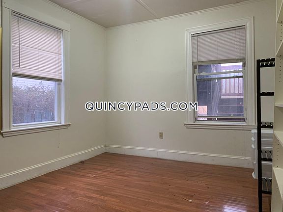 3rd image of 128 Newbury Ave