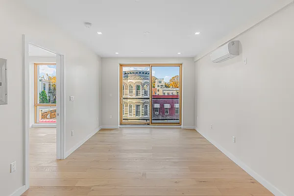 Rented by R New York | media 10