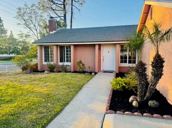 1077 Westpark Ln, Corona, CA 92882