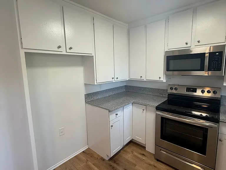 20317 Saticoy St — Photo 17