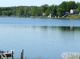 5284 Edgewood Shores Dr, Howell, MI 48843