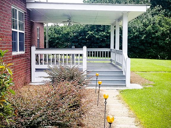 2nd image of 217 Sandspur Ln