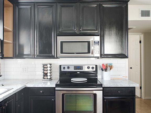 3rd image of 427 N Hunt Dr