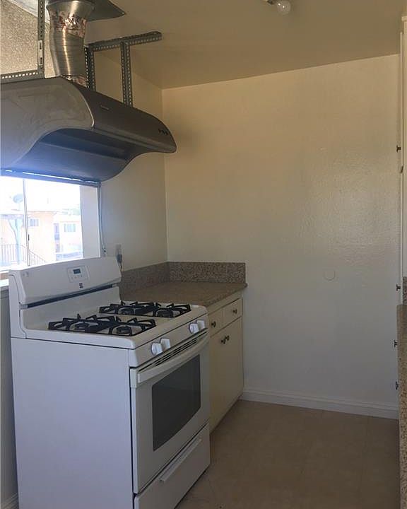 2nd image of 220 N Vecino Dr #220