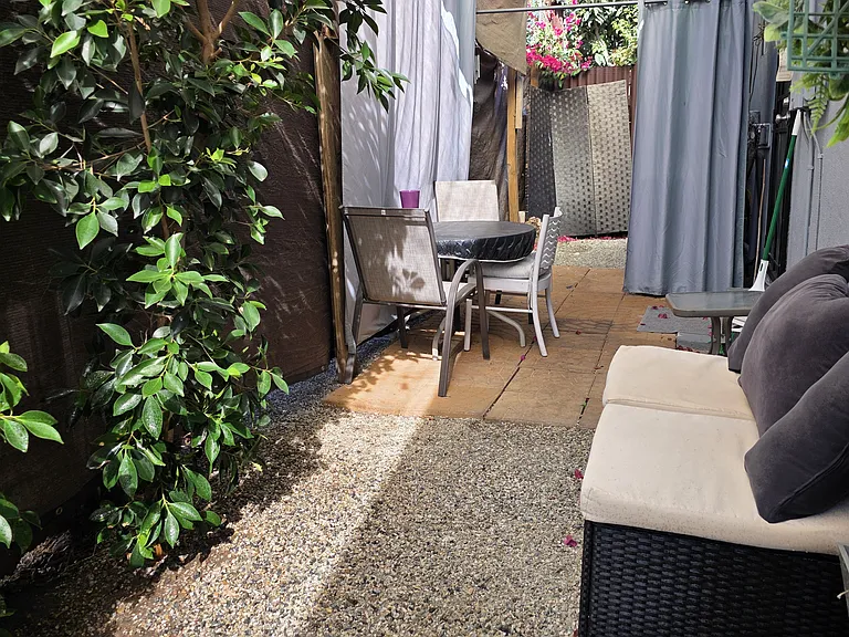 1232 N June St #B — Photo 32