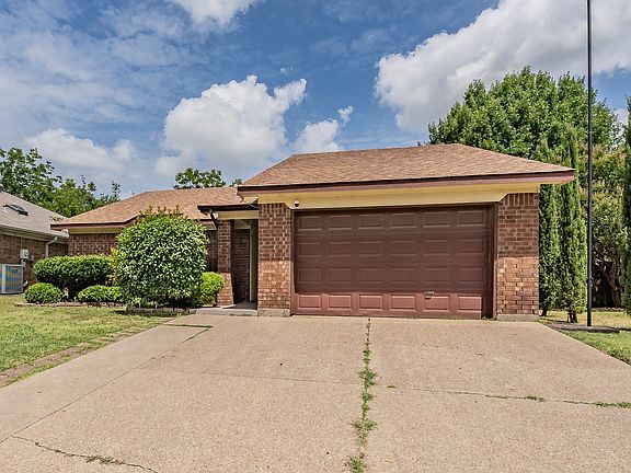 2nd image of 1524 Lincolnshire Way