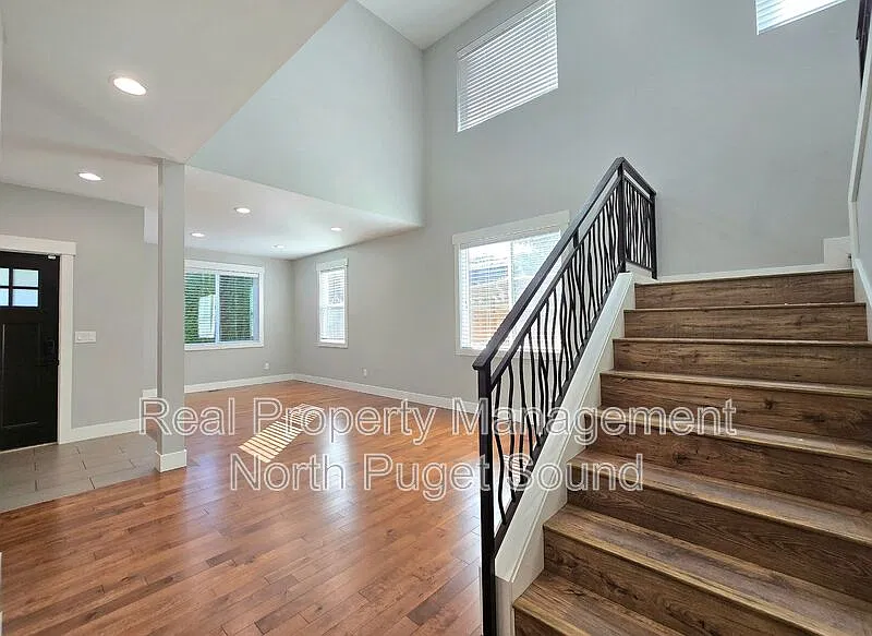4 bed, 2.5 bath, 2849 sqft, $3,750 — Photo 4