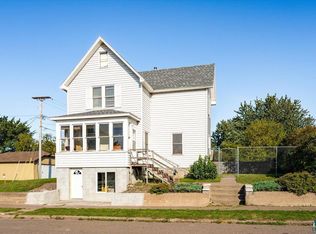 412 7th St, Two Harbors, MN 55616