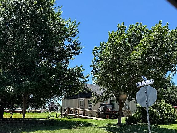 2nd image of 400 S Bonita St