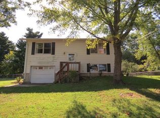 700 Kansa Dr, Ozawkie, KS 66070