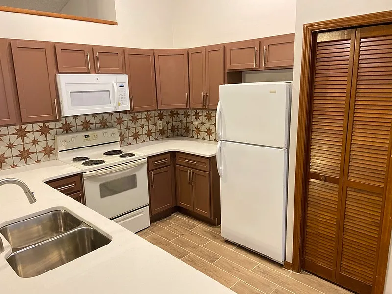 3 bed, 2.0 bath, 1800 sqft, $2,399 — Photo 4
