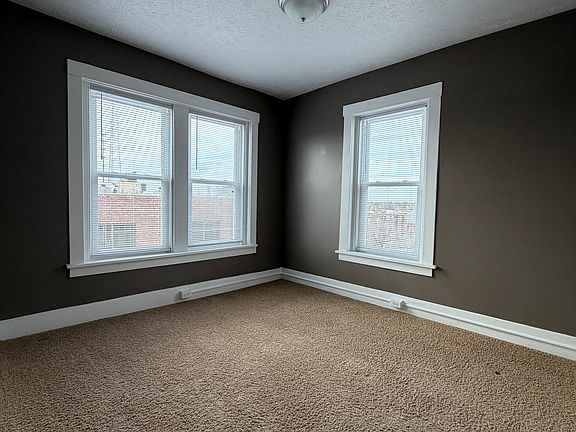 4th image of 2626 Dewey Ave