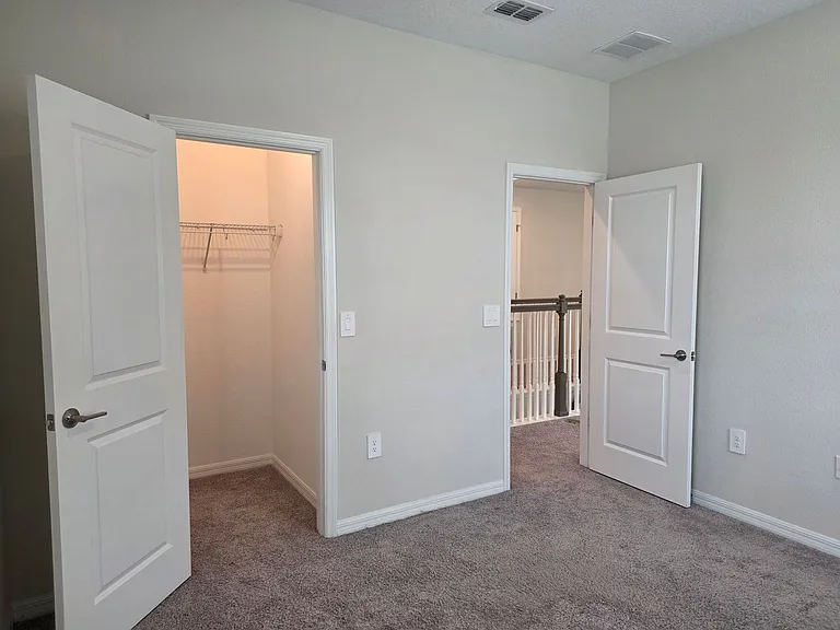 2865 High Pointe St — Photo 36