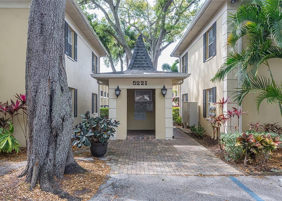 1st image of 5221 S Bayshore Blvd #33