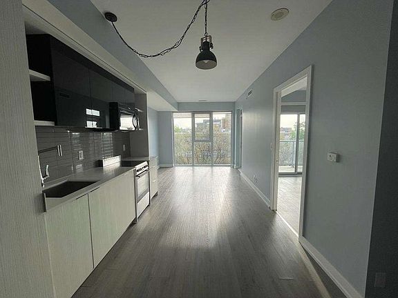 2nd image of 6 Parkwood Ave #406