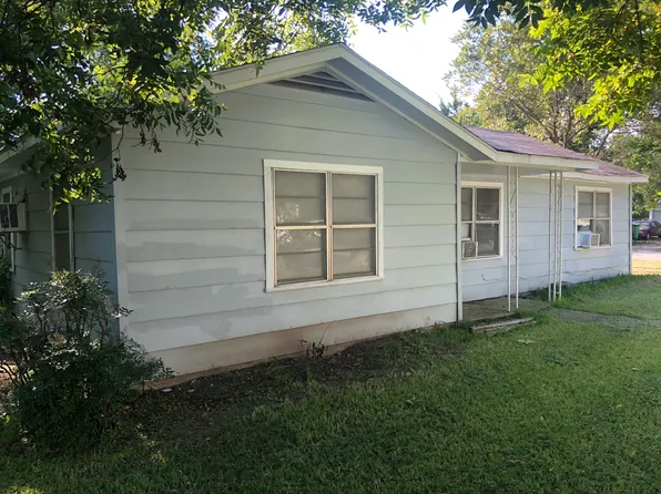 1003 S Wine St, Gainesville, TX 76240