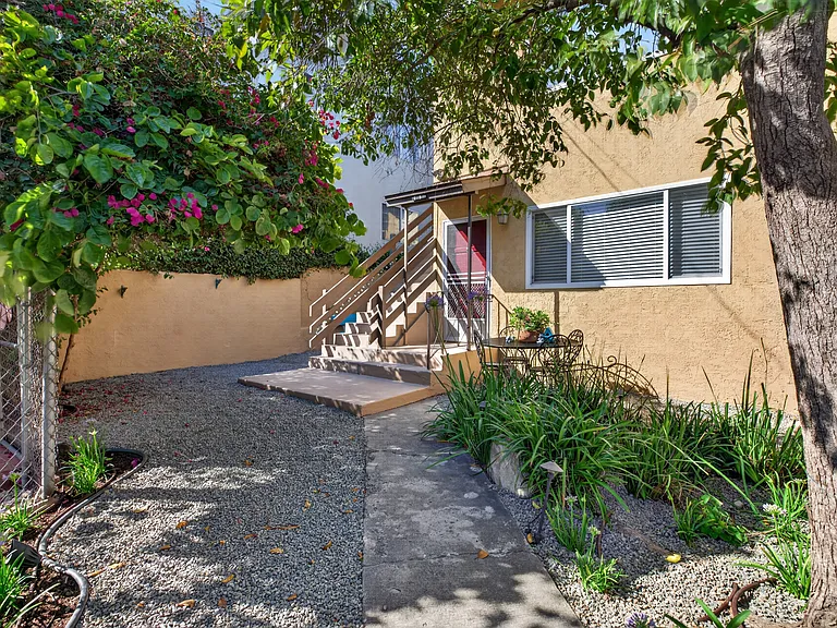 2539 Manhattan Ave — Photo 23