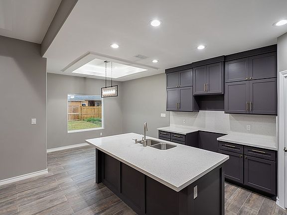 3rd image of 3464 Sandalwood Dr