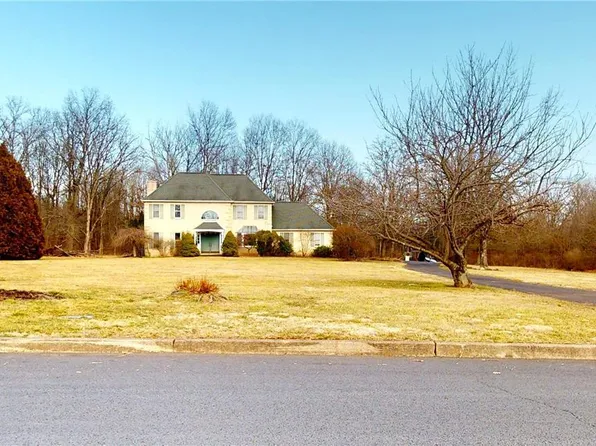 4936 Gloucester Dr, Doylestown, PA 18902